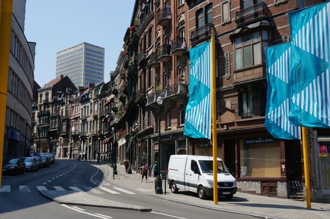 ぶらぶら歩きます。。。<br />この街並みの中を歩いてるだけで楽しい。<br />