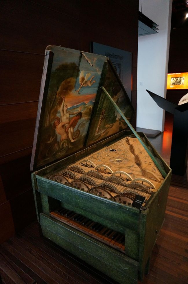 楽器博物館。<br /><br />いろいろ美術館とか博物館があるなかで<br />私が行きたかったのはココｗ