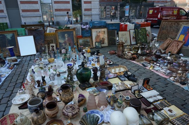 なにこれっていうようなものもあったけどｗ<br />雑貨とか食器とか本とか、<br />見てるだけでも楽しいかんじ。