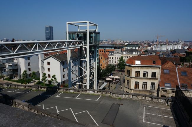 外にエレベーターがあって<br />展望台にいけます。<br /><br />このエレベーターが<br />ガラス張りで予想以上に速くて<br />けっこう怖くてビビリましたｗ