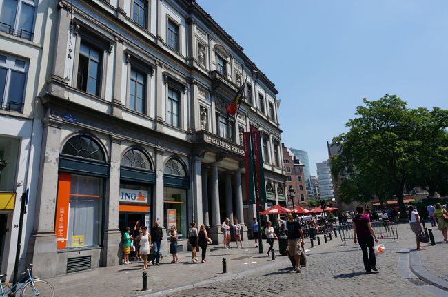 ギャルリー・サンチュベールの入り口。