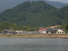 宇曽利湖の向こう岸に見えるは日本三大霊場の一つ、恐山菩提寺。