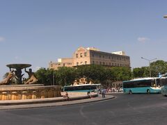 首都バレッタのバスセンターです。ここからバレッタ観光の始まり。