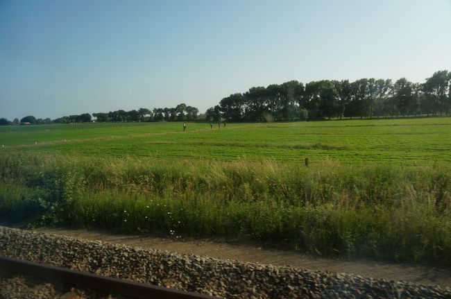 ブリュッセルから電車でブルージュへ。<br /><br />1時間ぐらいでした。