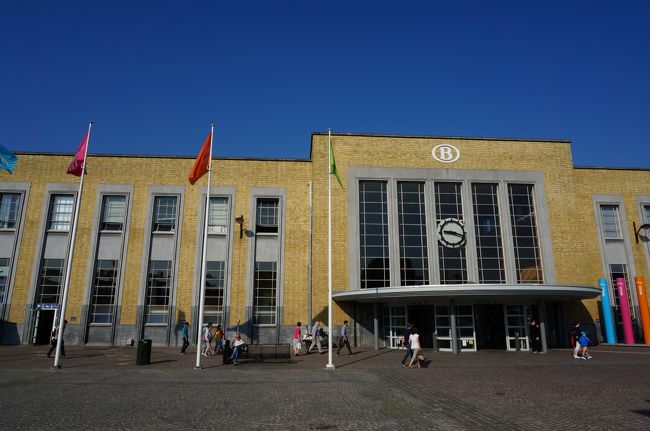 ブルージュ駅到着。<br />この日も朝からいい天気♪