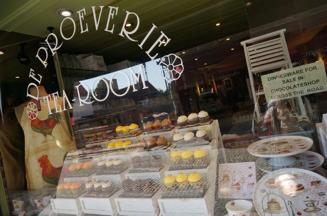 箱とかラッピングもかわいらしかった〜<br /><br />チョコはブリュッセルで買ったので<br />ここでは買わず。。。