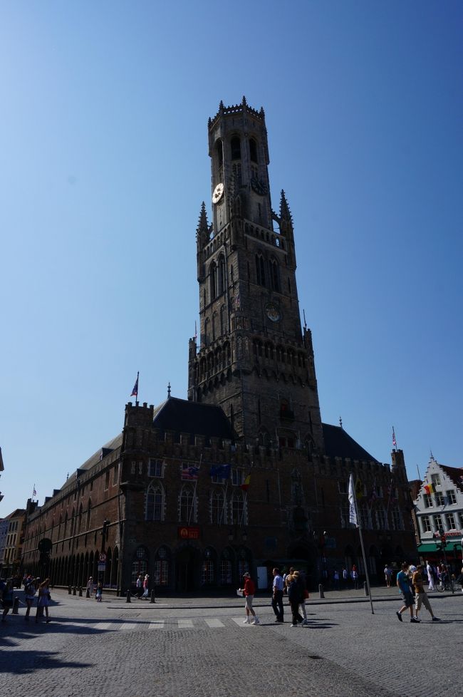 鐘楼　belfort。<br /><br />上までのぼるのに一時間半ぐらい<br />チケット買うのに並びました。。。<br />狭いし人数制限があるようで、<br />皆さん気長に待ってました。