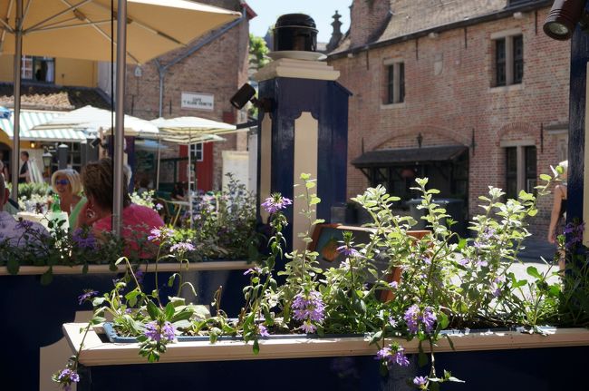 ランチはフォートラベルのクチコミにあったお店、<br />デンコーデンカーベルに行ってみました。<br /><br />テラス席、気持ちいい〜