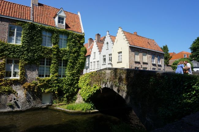 運河沿いを歩きます。<br /><br />なんてメルヘン☆<br />絵本の世界みたい♪