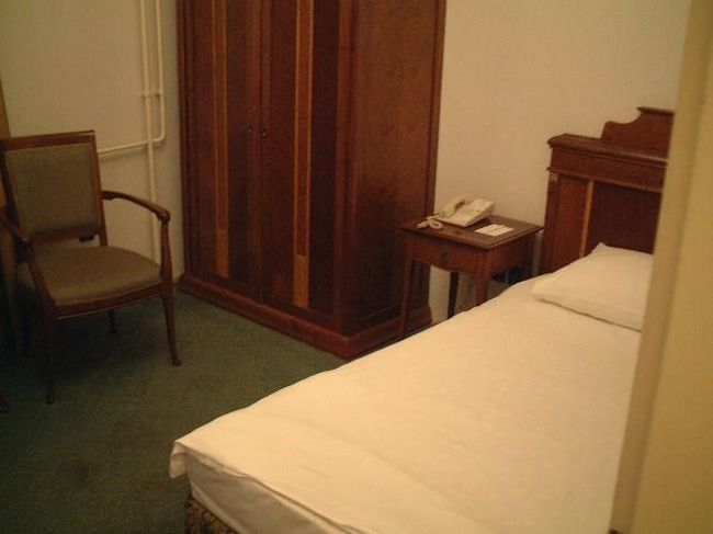 室内はいたって普通、というかあまり立派じゃなかった。