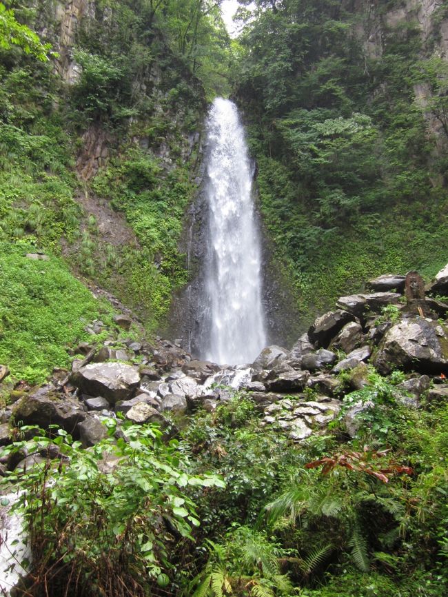 大雨の後なのでかなりの水量です。