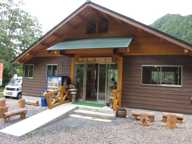 駐車場近くに小さな売店があり飲み物や地元7のお野菜を売ってます。