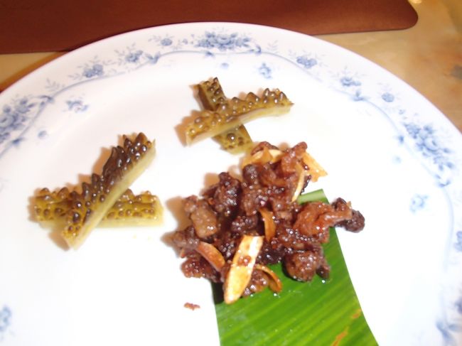 石垣牛を食べにパポイヤへ。<br /><br />カリカリに焼いた脂身がまたうまい。