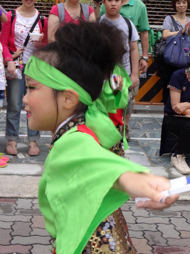 小さな女の子も、メイクばっちりで可愛い♪<br />頑張って！！！<br /><br />