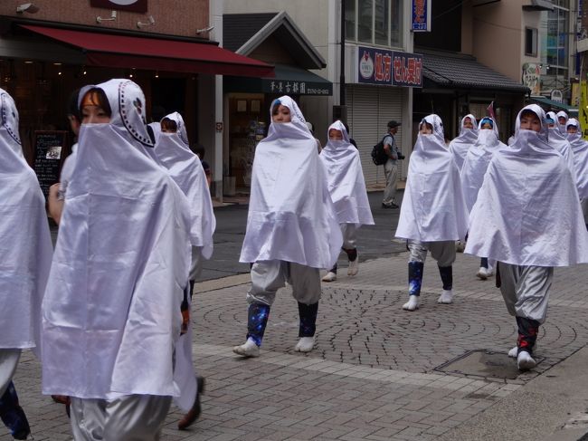 ん？！<br /><br />なにやら、怪しい集団が\(◎o◎)／！