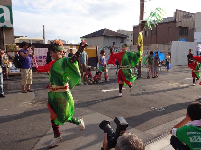 マダムの歌に合わせて、かっぽれ！かっぽれ！