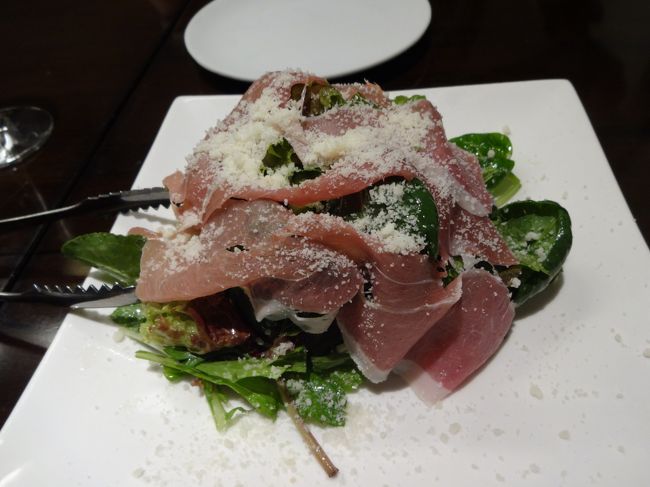 前菜は２品注文♪<br /><br />こちらは、生ハムのなんたら・・（メニュー覚えられなくて(^_^;)）