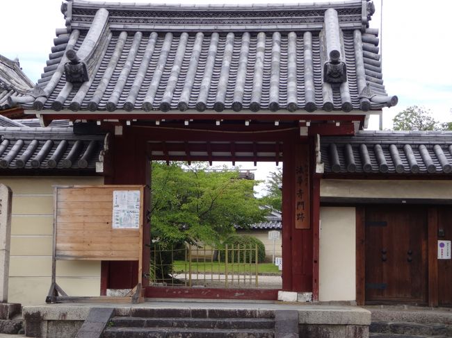 立派な門ですね♪<br /><br />拝観料大人５００円（本堂のみ）<br />庭園の方に入るには、別料金が追加されるようです。