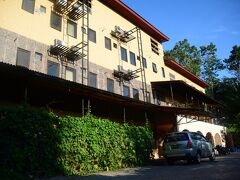 ラブアンバジョのホテルは、セントロバジョホテル。
一泊一部屋 RP300,000