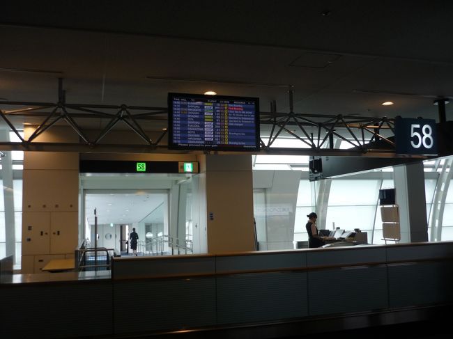 8月20日ANA137便の予約をしていましたが、当日道が空いていてかなり早く羽田空港へ到着したので、1便早いANA135便に変更してもらい約１時間早く出発出来ました。