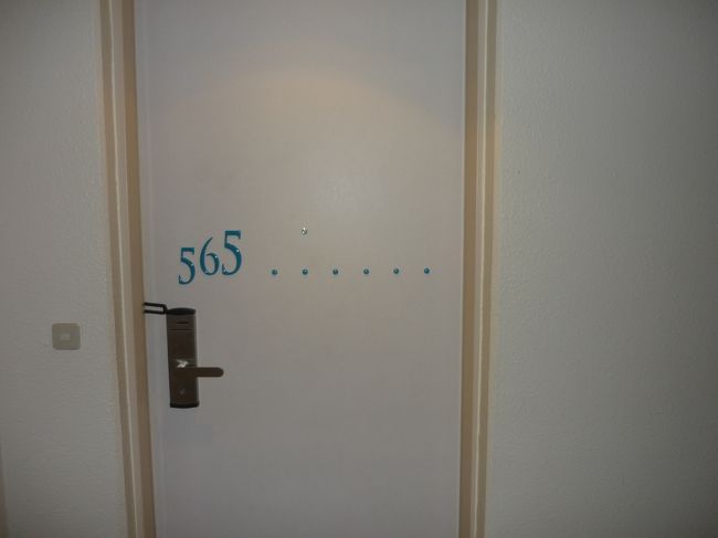 今回宿泊した部屋は5階の565号室です。<br />チャックイン当日ハイフロアービーチサイドの部屋から空室が有ったのでコーナーテラスビーチサイドへUP料金を払って変更してもらいました。