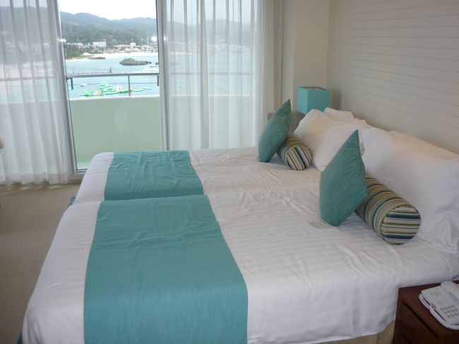 ツインの部屋に1ベッド追加。<br />一番下の子はお母さんと添い寝です。