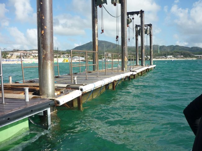 シーウォーク体験に行く為に使う桟橋です。<br /><br />今回はマリンメニュー：ドラゴンボート・ビーチスノーーケリング・サブマリンJr・シーウォーク・オーシャンパークを利用しました。<br />