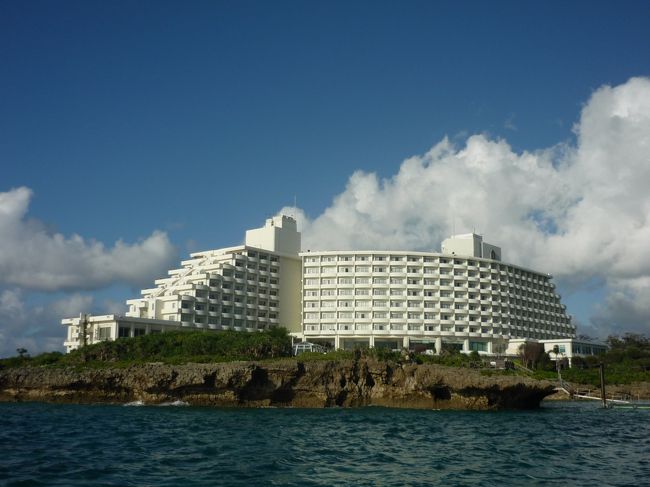 シーウォークの船から見たホテルです。<br />右端に桟橋が見えますが、桟橋から小型船で1分位の場所です。
