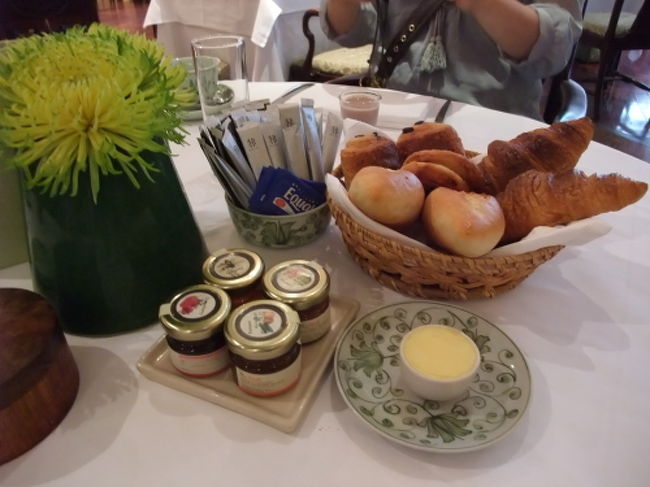 クロワッサンははずせないですね〜<br />しかし、旧館ではトースターがあったのに新館ではない！<br />残念！　トーストすると美味しいパンがもっと激ウマになるのに！<br /><br />飲茶もありましたがまあまあですね。