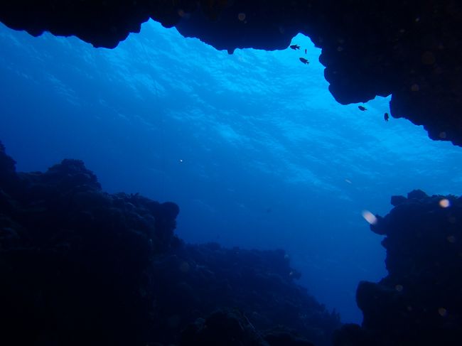 この青！！！最高にキレイ。<br /><br />地形は探検隊っぽくて好き。