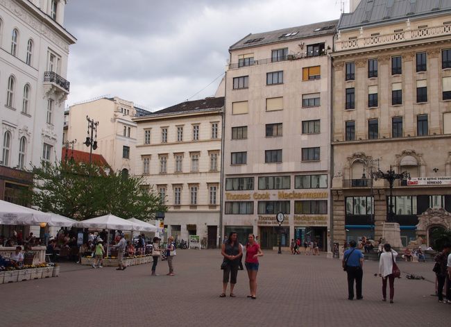 ジェルボー Gerbeaudのあるヴルシュマルティ広場 Vorosmarty ter.までやってきました。