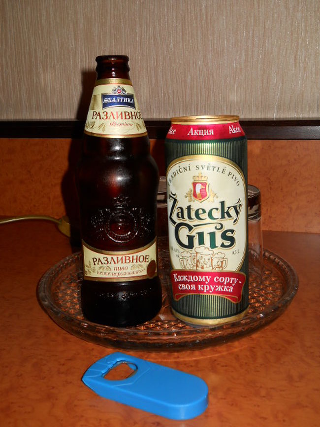 ホテル近くのスーパーでビールを購入し夕食に。<br /><br />部屋に冷蔵庫（空）があってよかった。<br />