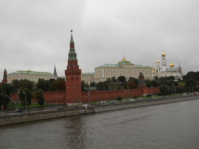 トレチャコフ美術館からクレムリンに向かう。<br /><br />