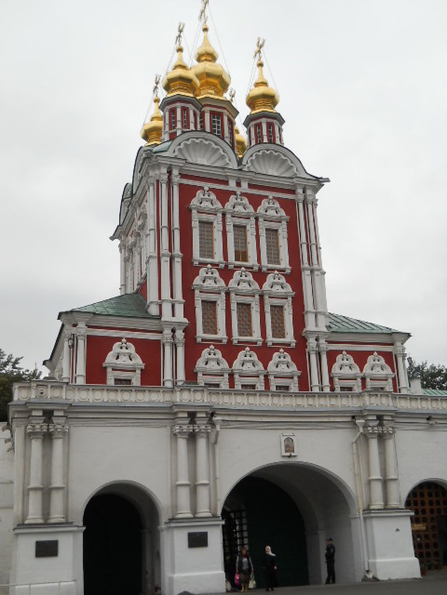 入口右に入場券売り場が、250ルーブルで4か所を見学。<br /><br />イコンが素晴らしい、トイレもある。<br /><br />写真撮影は有料みたい。