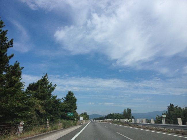 相変わらず、お出掛けは日帰りな我が家。<br />10月以降はまとめてお休みが取れるので、それまで頑張ろう！と自分に言い聞かせています…。<br />10日くらいの旅行を計画中なのですよ。フフ。<br /><br />まずは滋賀県の長浜へっ！<br />愛知を出る頃はどんより曇りだった空も、長浜に着く直前に晴れてきましたー♪