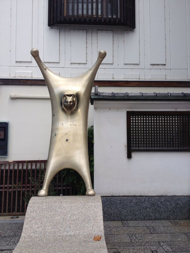 10：00<br /><br />さっそく散策開始〜。<br />相方もわたしも長浜市街は初めて。<br />わたしは京都に住んでいた頃、長浜の花火大会へは数回行っていましたが…超混雑のＪＲに乗って駅から琵琶湖畔の花火会場まで往復しただけなので、街中はまったく行ったことがなかったのです。<br /><br />急きょ決まったお出掛けだったけど…まぁなんとかなりました。<br />７月に長野のビーナスラインへ行ったとき、実は滋賀方面か迷ったので。その時に長浜もちょこっと調べてありまして、今回のドライブに役立った★<br /><br /><br />