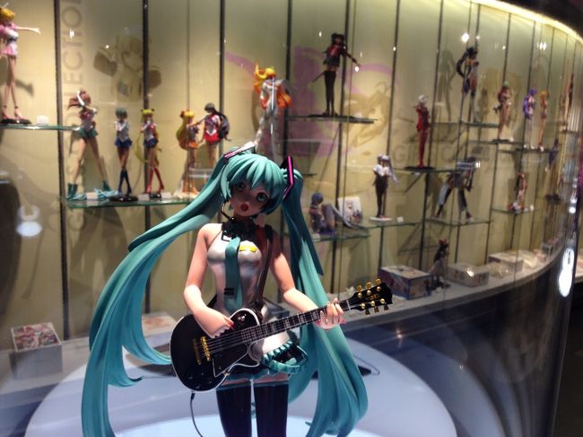 初音ミクちゃん。<br />少し前まで、アニメキャラだと思ってました…。