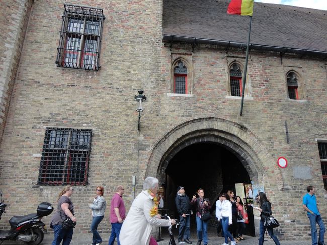 聖母教会のお向かいにある考古学博物館(って歩き方には書いてあるが、確認しなかった)