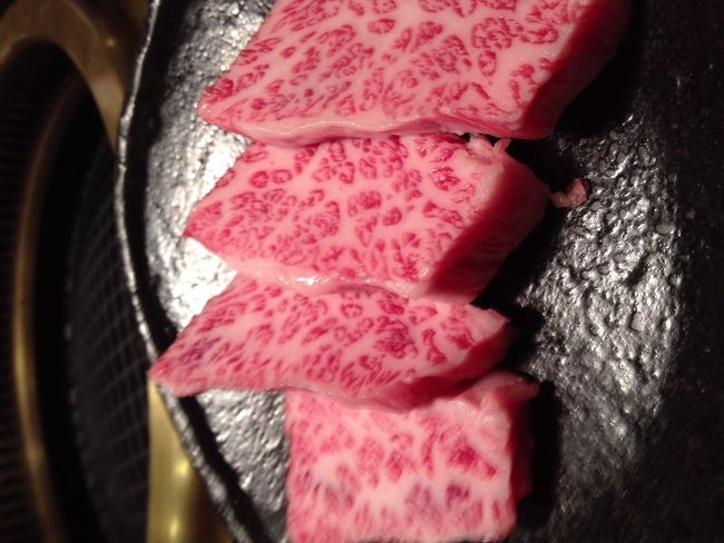 松阪牛のカルビ〜〜♪<br />これで、美味くないわけがないっ！