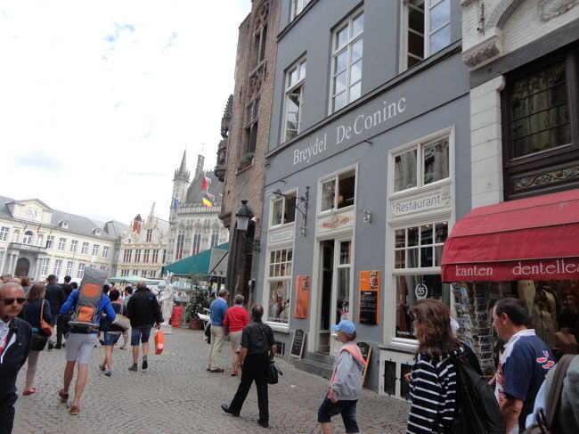 お腹が空いたので、１２時と同時に昼食をとることにします。<br /><br />「ブレイデル・ドゥ・コニン」<br />マルクト広場からブルグ広場への通り、マルクト広場から来ると右側にあります。