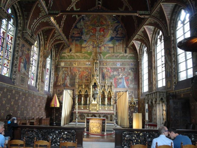 ２階に上がっていくと、礼拝堂があります。