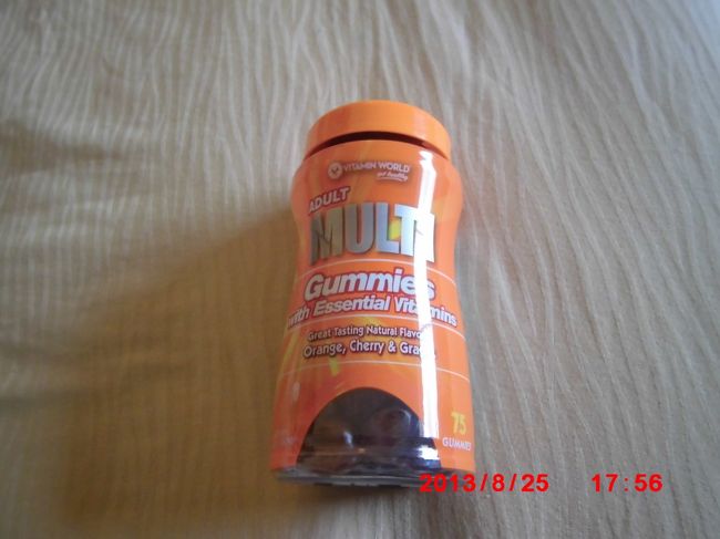 vitamin world<br /><br />マルチビタミングミ　$7.49