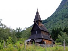 ウルネス・スターヴ教会 Urnes stavkirke

チケットは教会前にある売店で購入してからでないと中に入れません。中では司祭が教会について説明をしてくれますが、最初から全て聞くと周りを観る時間が少しだけになります。

中は撮影禁止。中のイエス様の表情が珍しいとおっしゃっていたような。