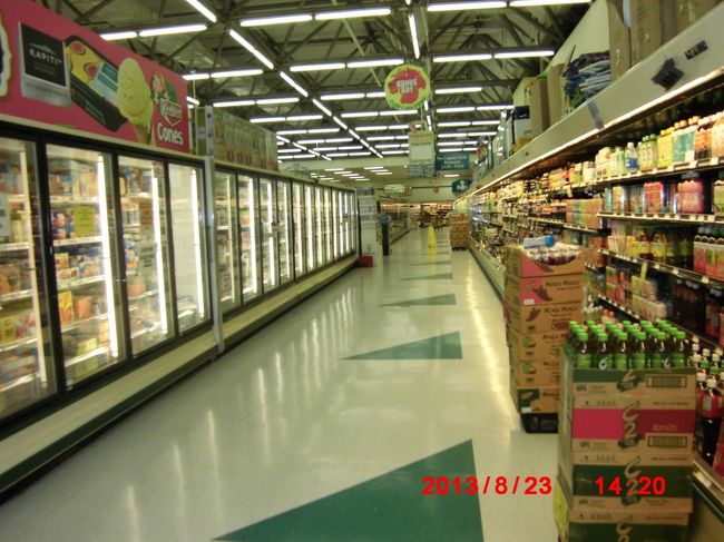 店内は広い！<br />食料品が豊富です。<br />