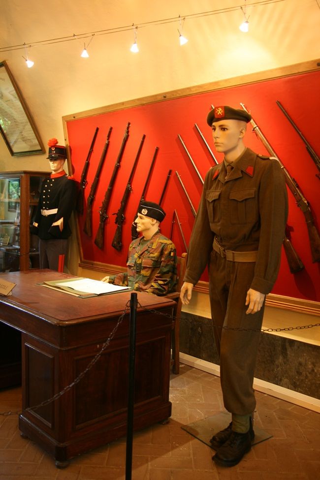 このシタデルはムーズ川の渓谷を監視するために11世紀に建てられたそうです。<br /><br />第一次世界大戦の時の展示も見られます。<br /><br />