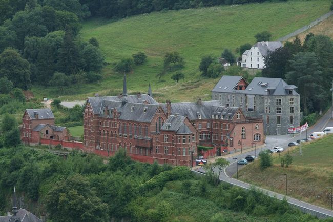 こんな建物は学校が似合う！<br />(でも実際はビール工場)<br /><br />Maison Leffe<br />http://www.leffe.com/en