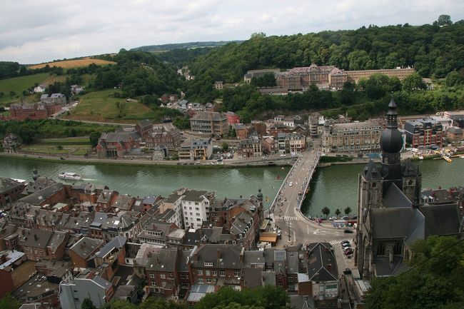 天気がこんな感じだからかもしれないけど、この町は雪が薄ら屋根に積もった頃が似合いそう^^*
