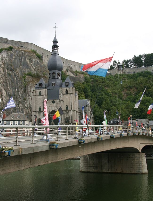 時間的にもあいまい、目的もなく、地図もない、おまけに天気もどんよりで肌寒い…そしてお腹が空いた（笑）<br /><br />こんな状況でしたので、私達も特にモチベーションが無く、この橋の辺りをうろうろしただけでした。