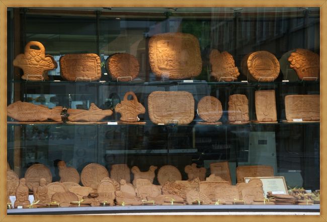 ベルギー名物のビスケット。<br /><br />いろんな形があって大きさも様々。<br />でもと〜っても固いのでお土産にはこれじゃなくて、<br />小さくて珈琲のお供になるスペキュロスがお勧め☆<br /><br />