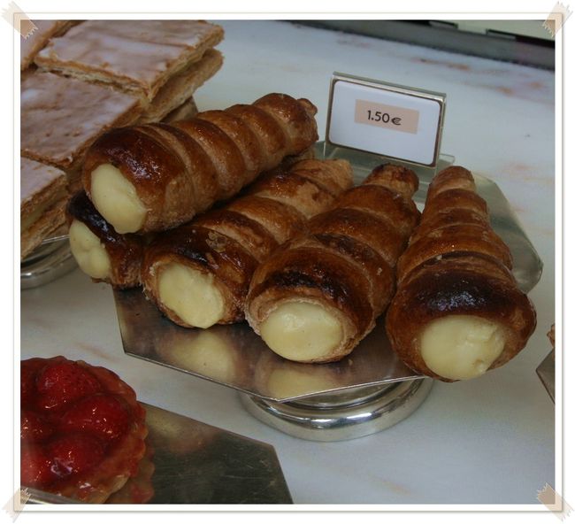 カスタードクリームのコロネ^^*<br /><br />パリでは見かけない種類の一つ。<br />美味しいんですけどね〜<br /><br />カスタードクリーム入りのデニッシュは、<br />ベルギーにたくさんあるので、<br />ベルギー訪問時の楽しみの一つでもあります。